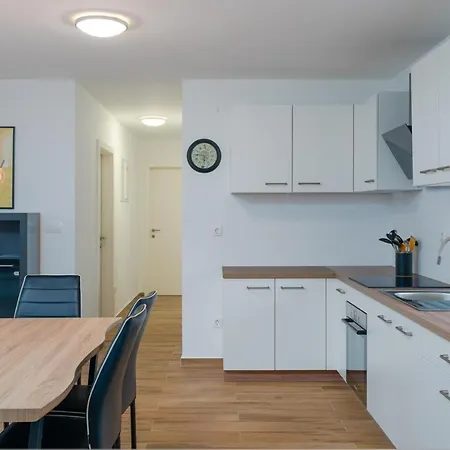 Apartment Number One Vir